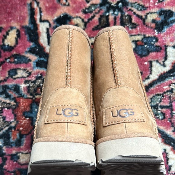UGG toddler classic weather short 7T - Picture 6 of 8